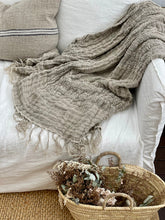 Load image into Gallery viewer, Clover Hand loomed linen Throw